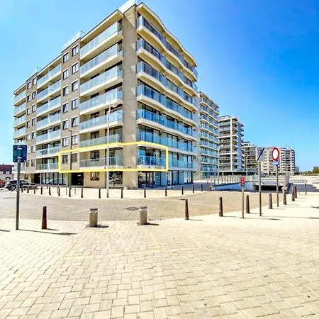 In By The Beach, Cleaning Included 아파트 니우포르트